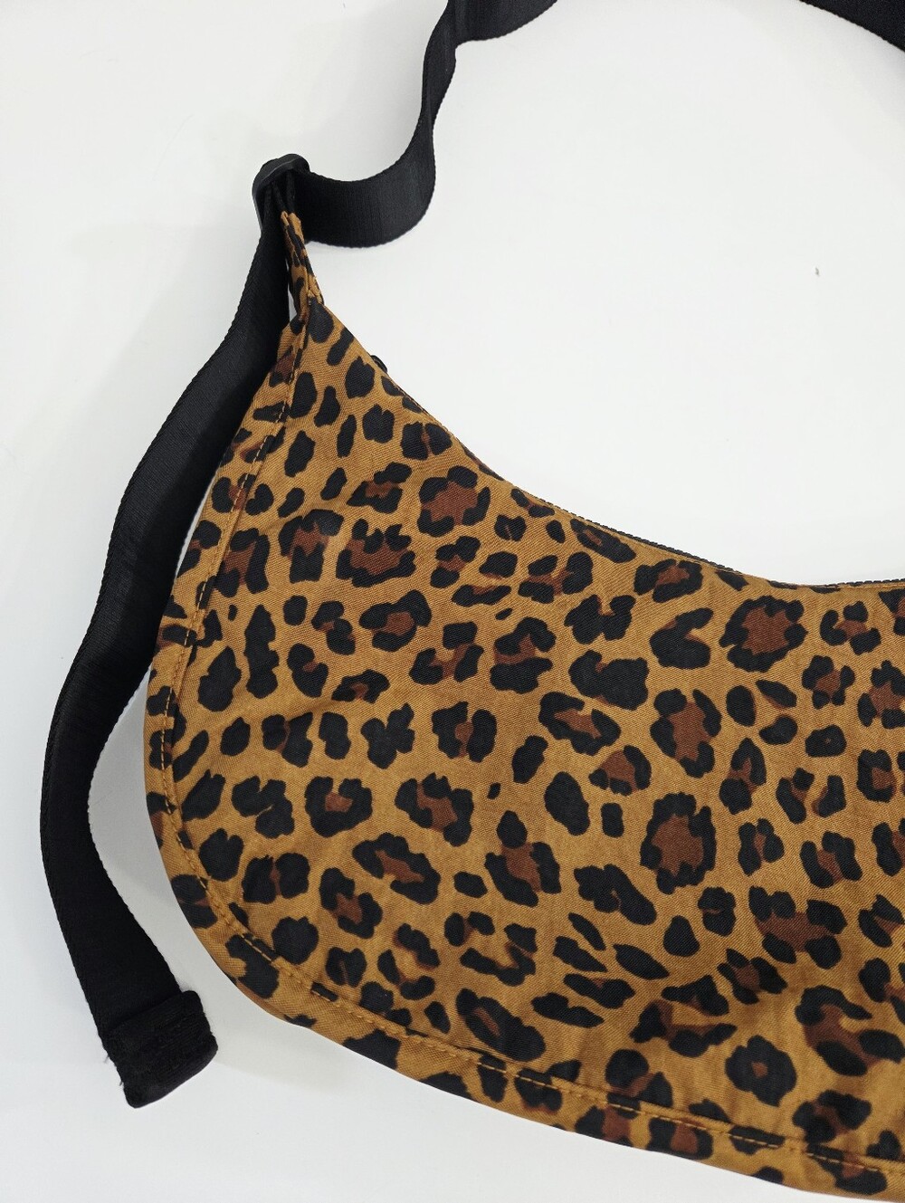 BAGGU MEDIUM NYLON CRESCENT BAG - LEOPARD - Picture 3 of 6